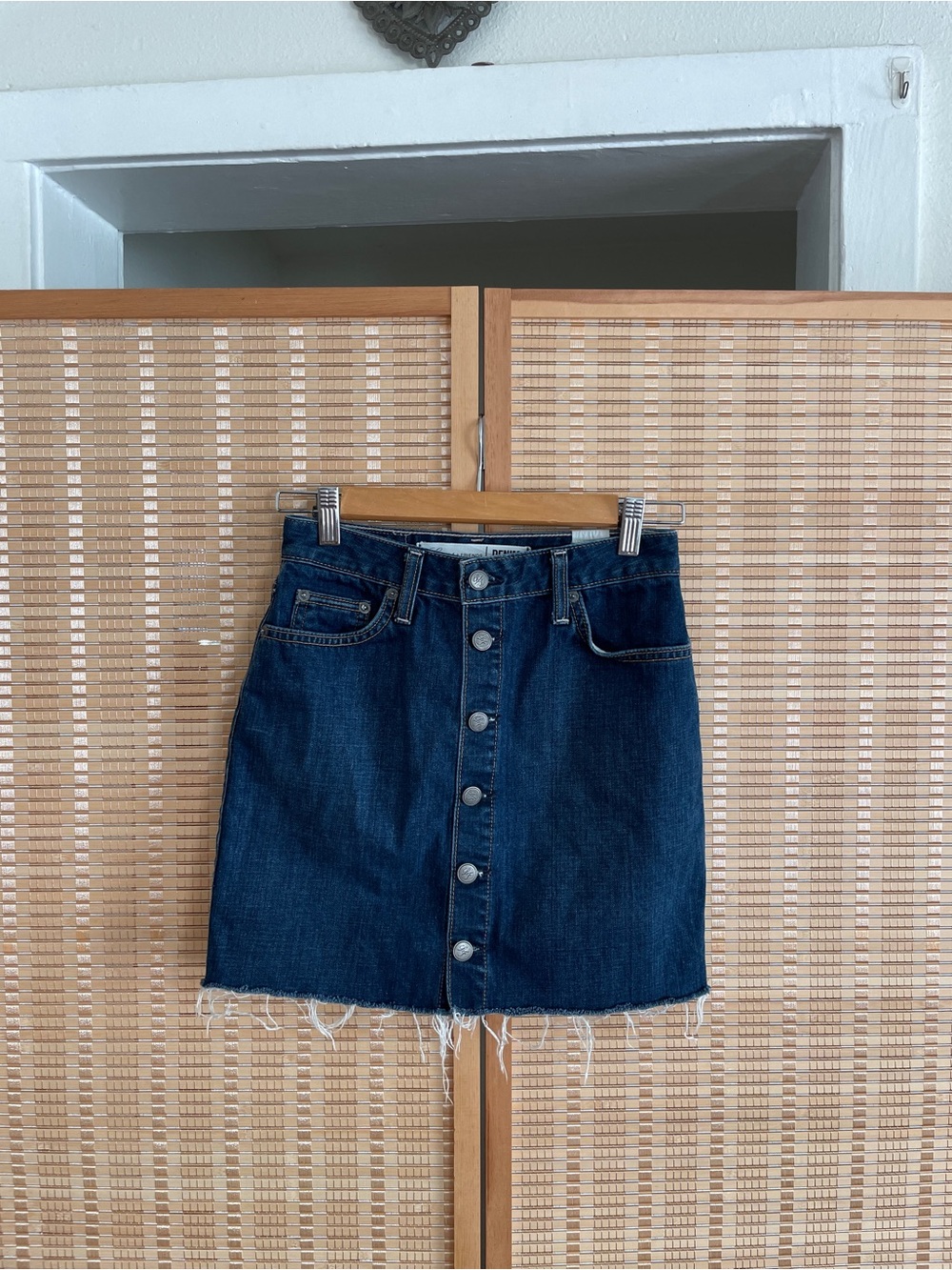Lovers and Friends Classic Dark Blue Denim Button-Front Skirt Raw Hem Size 25
